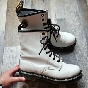 Dr. Martens 1460 Smooth White Leather 8 Eyelet Lace Up boots Women's 8